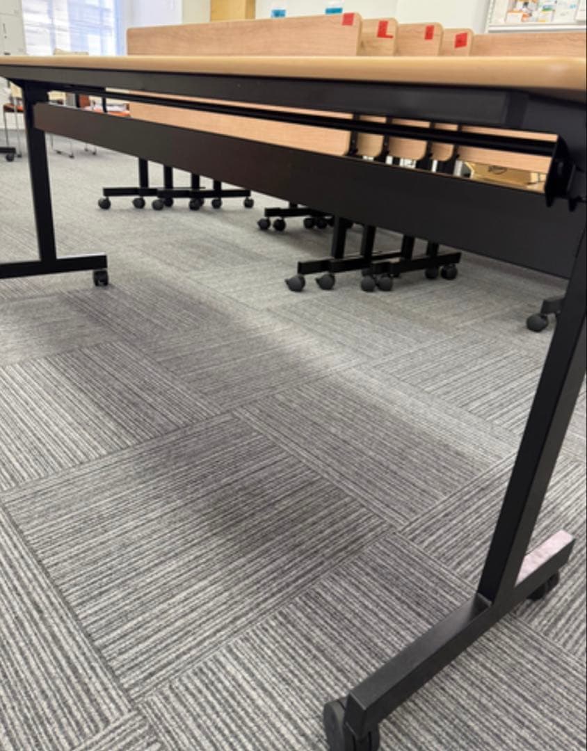 オフィスコム　会議テーブル