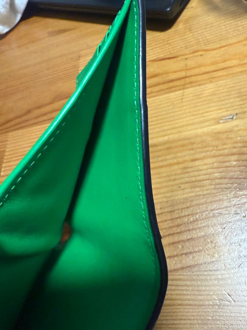 キラリ BOTTEGA VENETA 二つ折り財布 グリーン 美品❗️