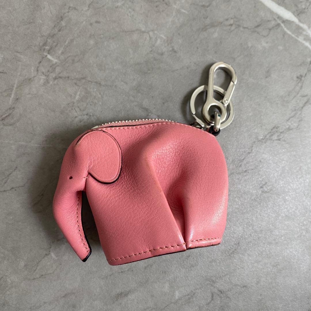 ロエヴェ　エレファント　ケース　チャーム