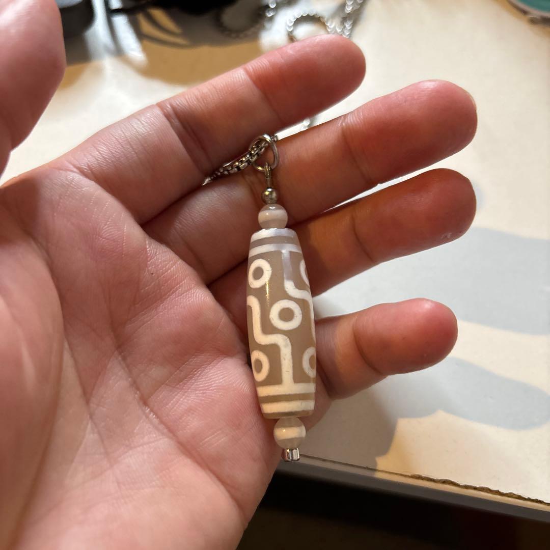 あれま！これはめっちゃくちゃ珍しいです！九眼白天珠