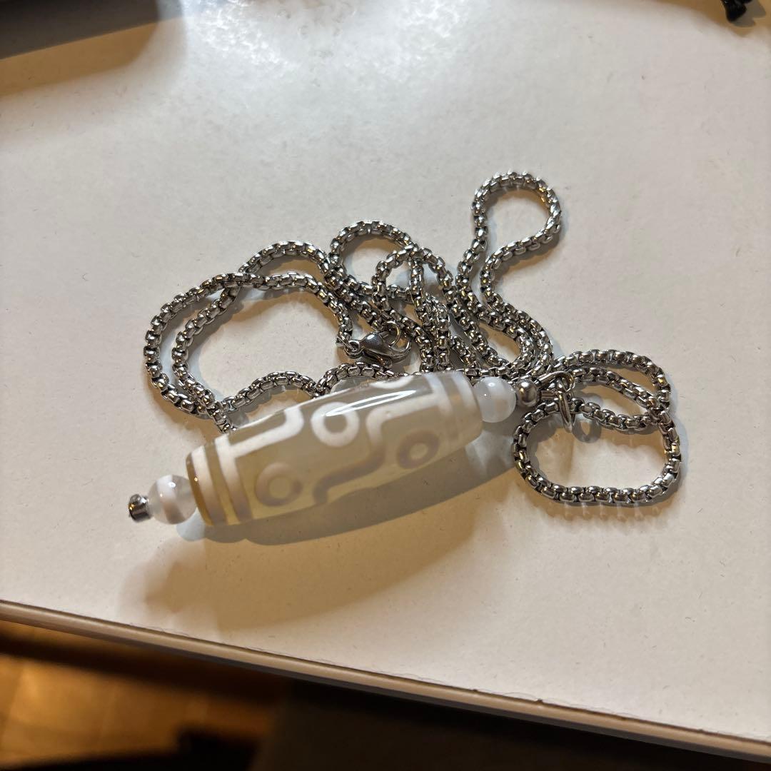 あれま！これはめっちゃくちゃ珍しいです！九眼白天珠