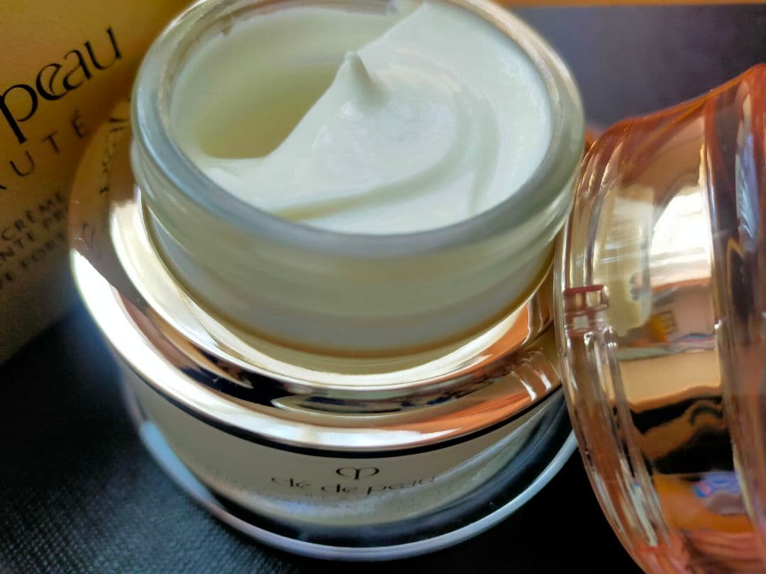 【国内正規品新品】クレドポーボーテクレームプロテクトゥリスn 箱 スパチュラ有