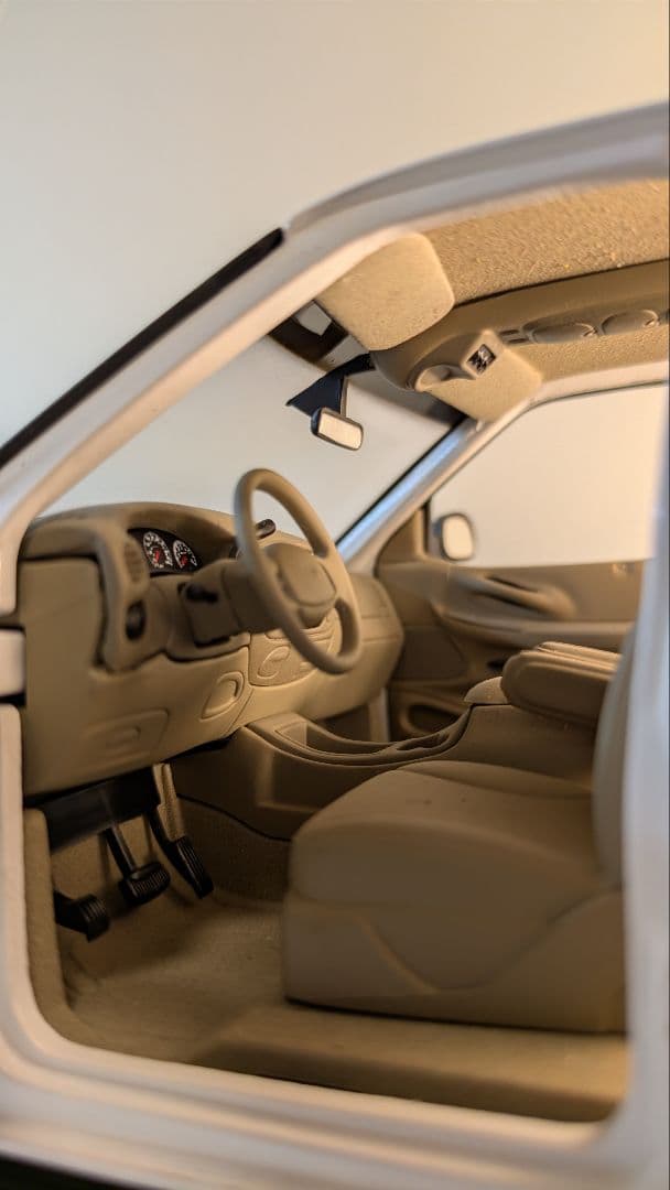 1/18 Ford エクスペディション（UTモデル製）