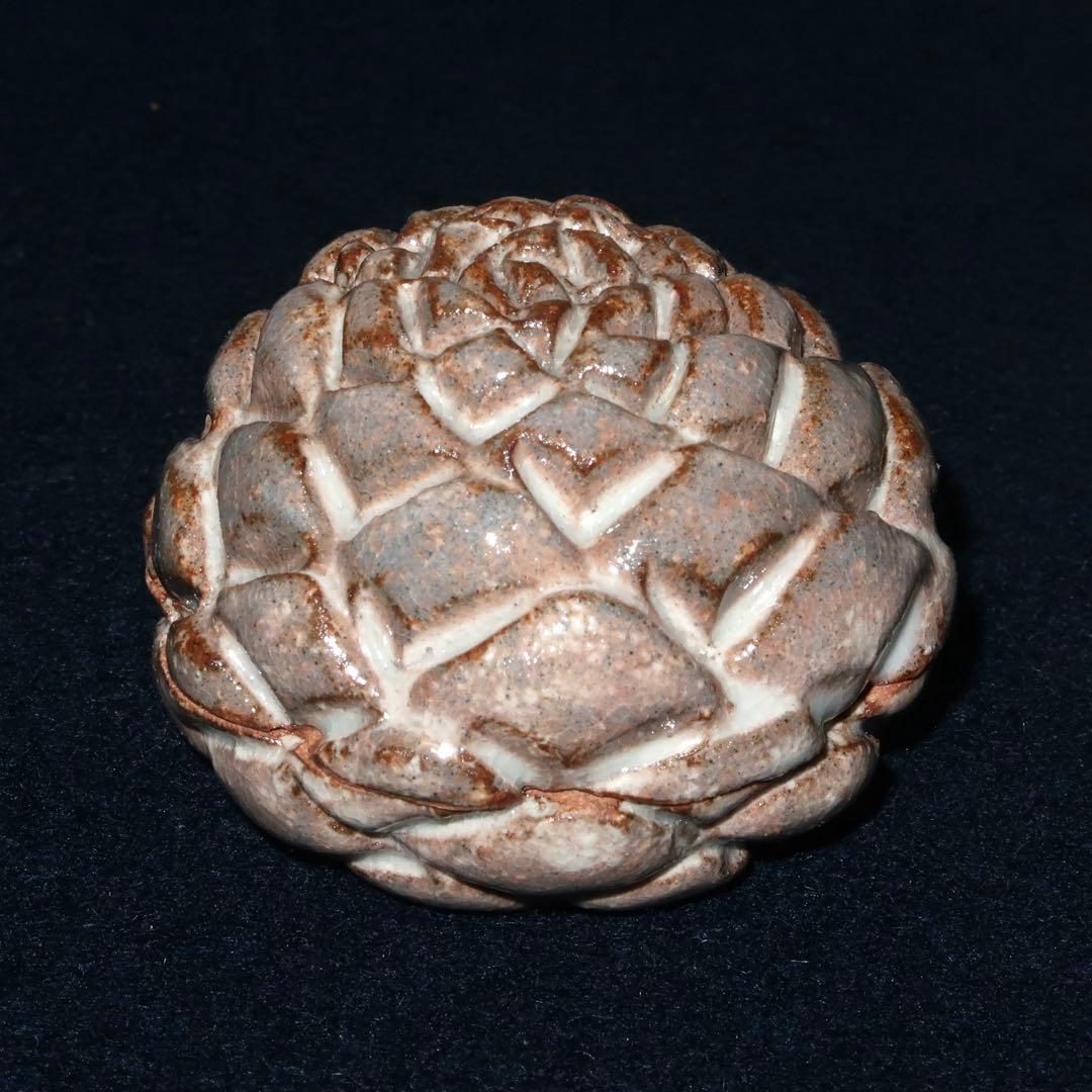 【茶道具】12代田原陶兵衛作　萩焼松毬香合