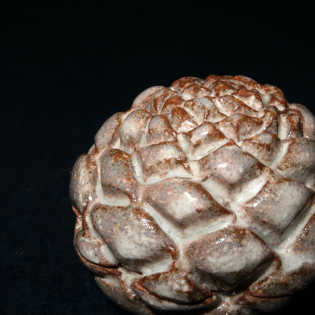 【茶道具】12代田原陶兵衛作　萩焼松毬香合