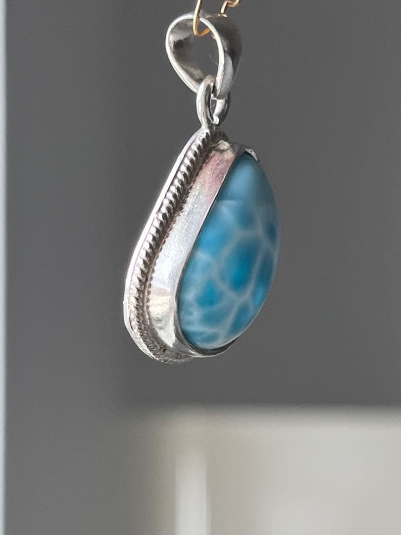 天然石ラリマー☆高品質！しずく型ペンダントトップ②☆濃いブルーかめ模様が美しい！