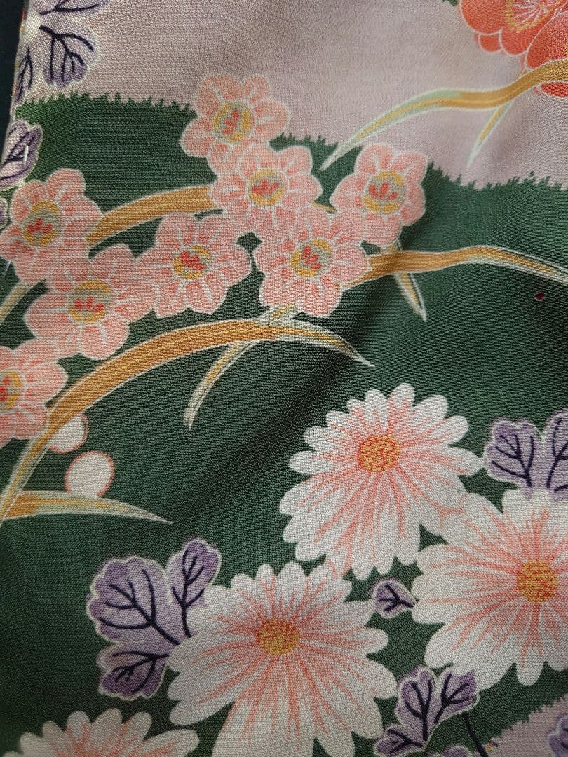 市松人形の着物　薄手の縮緬　振り袖　古布　袷　比翼付き　15号52cm用　緑系