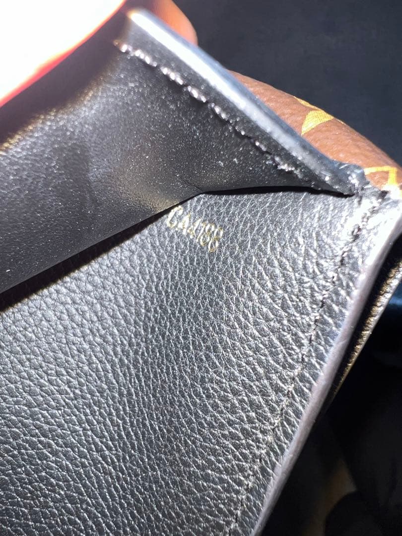 Louis Vuitton 三つ折り財布 箱あり　一部ホック修理あり。