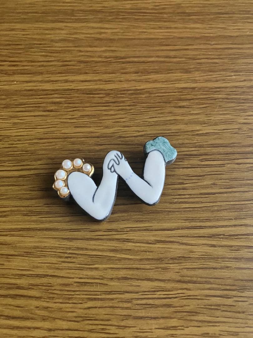 陶器ブローチ　パール付き