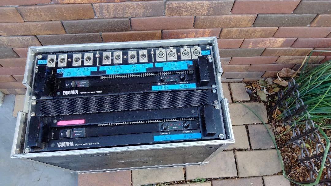 業務用パワーアンプPD2500x2台入り　 キャスター付きラックケース