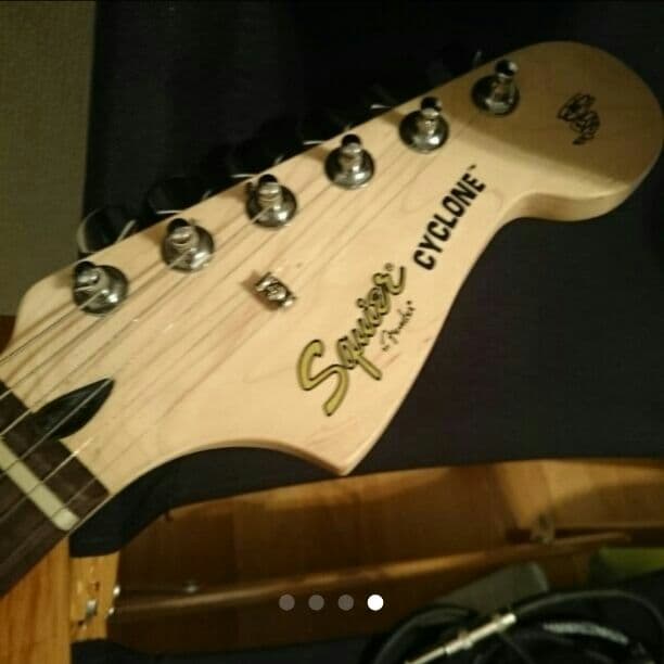 値段交渉可能Squier by Fender FSR Cyclone