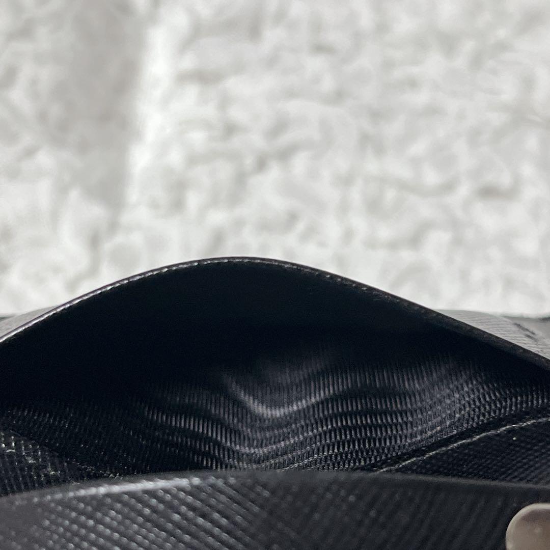 美品✨プラダ 6連キーケース トライアングルロゴ サフィアーノレザー 黒 三角