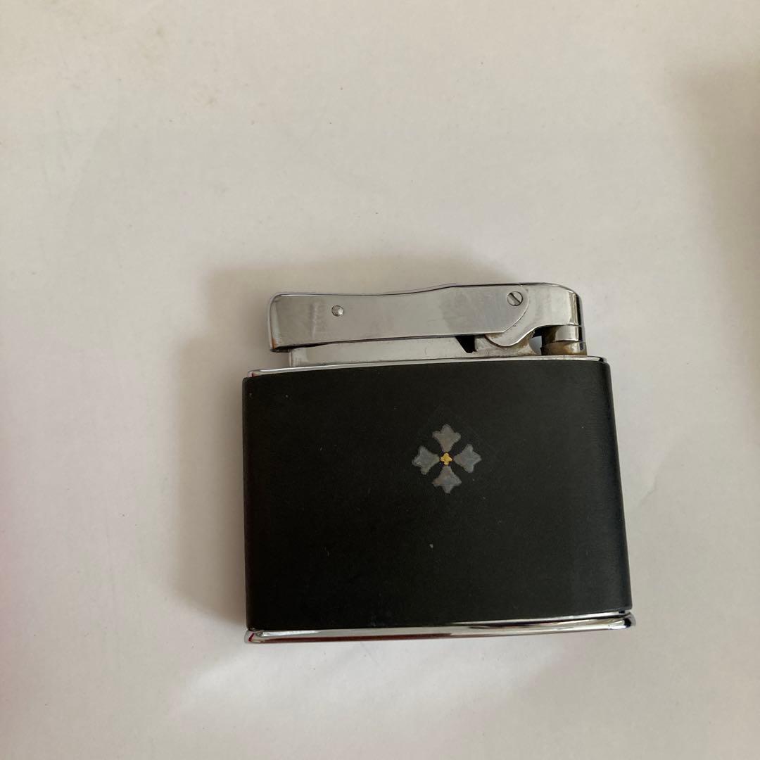 リスとブドウ装飾の黒い喫煙具　1R