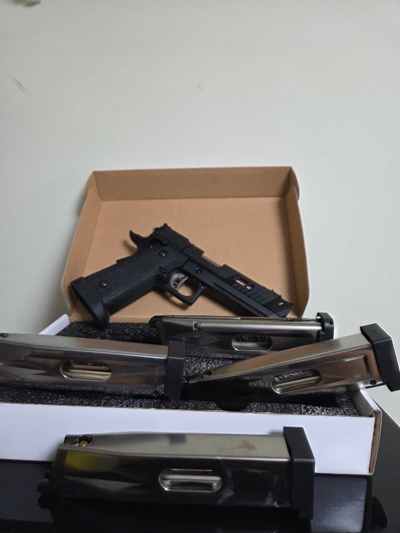 誠*様 ジョンウィックビットバイパー ガスガン ブラック マガジン3本付き