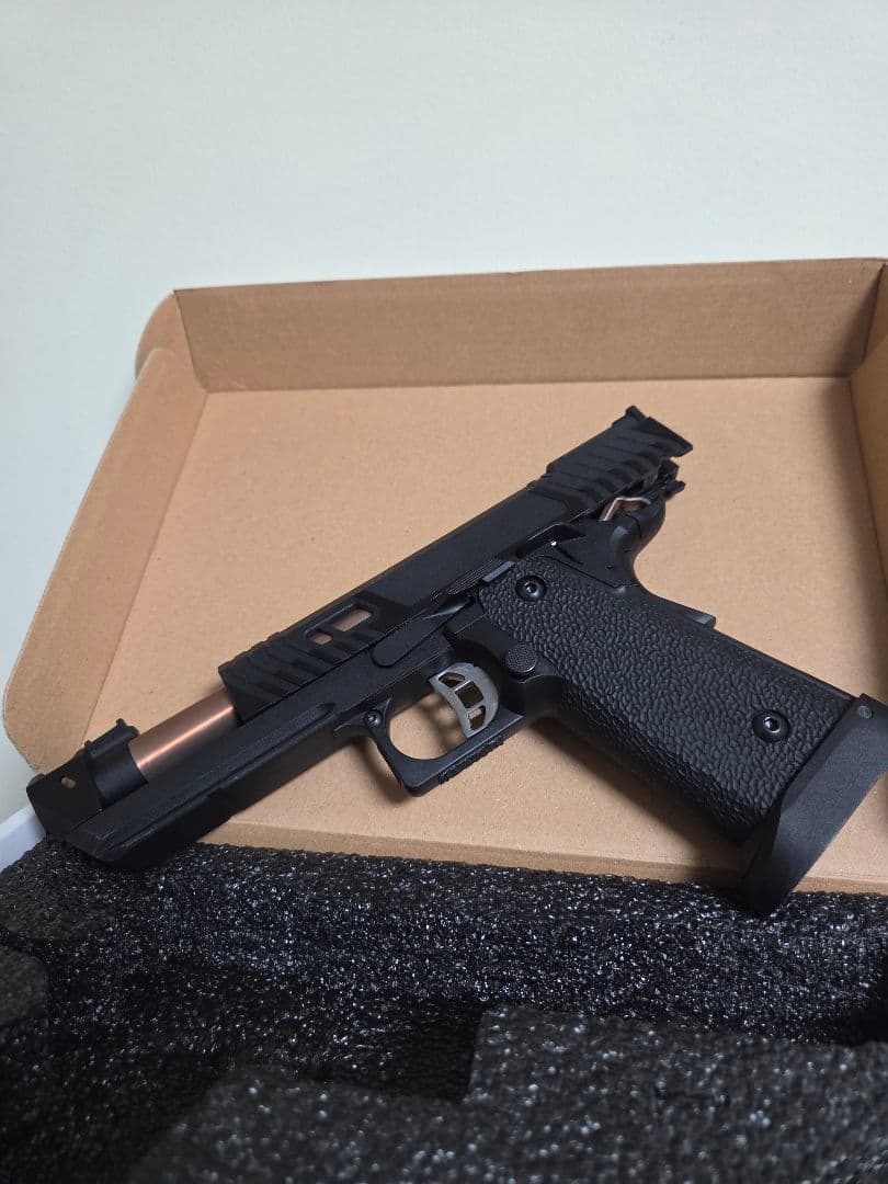 誠*様 ジョンウィックビットバイパー ガスガン ブラック マガジン3本付き