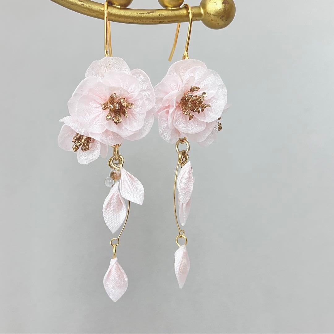 no.614 オフホワイト×マットゴールドリーフピアスイヤリング 和風　着物