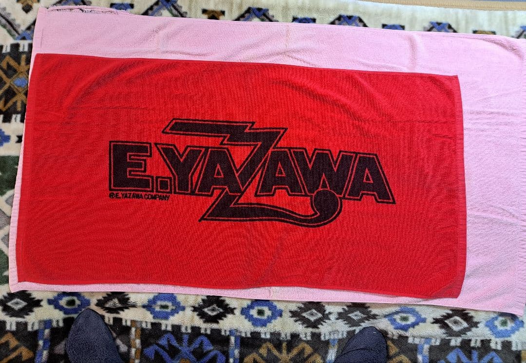 E.YAZAWA 赤いタオル