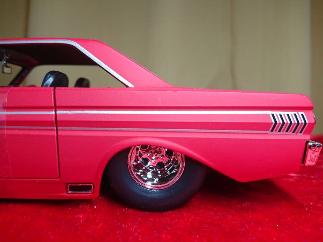 ミニカー 1964 FORD FALCON Jada toys 1/24