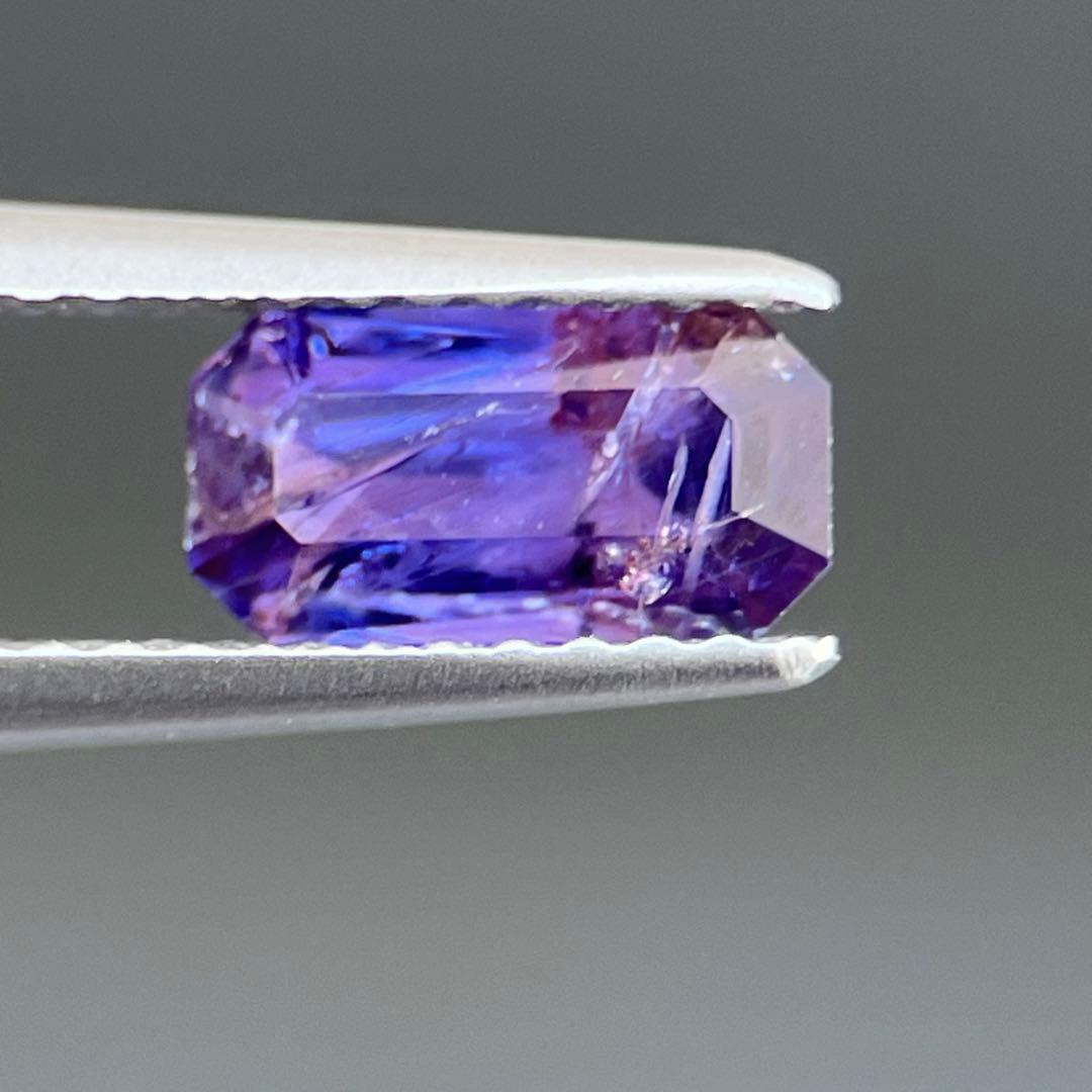 スリランカ産非加熱天然バイオレットサファイアルース