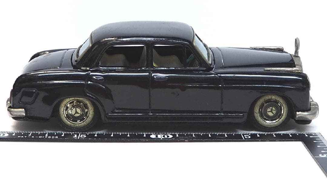 萬代屋【メルセデス ベンツ219黒】tin toy car ブリキ自動車【箱無】