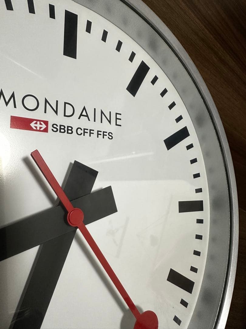 【稼動品】モンディーン　壁掛け時計　シルバー　直径25cm