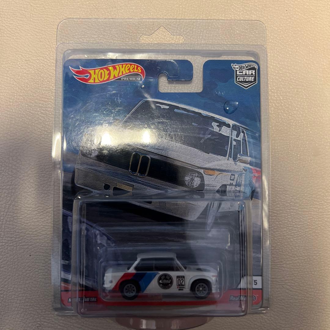 ミニカー HotWheels Premium BMW 2002