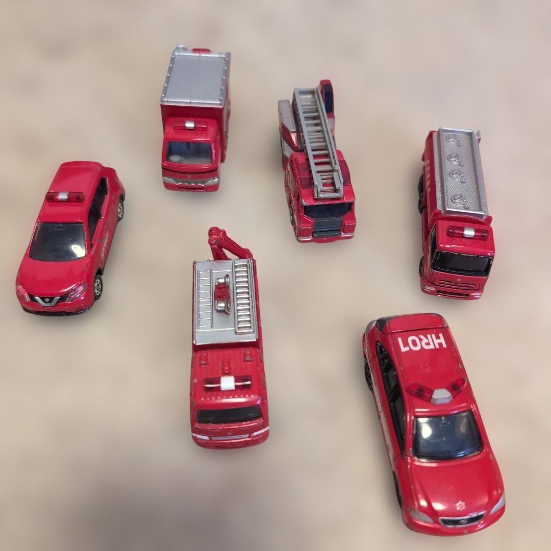 トミカ 変形ファイヤーステーション & ビックファイヤーエンジン セット