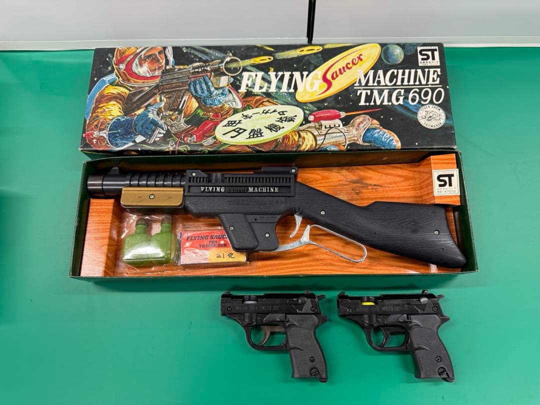 円盤銃と円盤機銃ですトイガン 懐かしい逸品です。