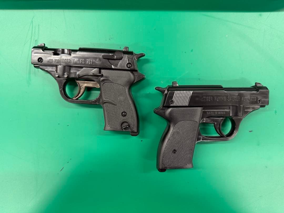 円盤銃と円盤機銃ですトイガン 懐かしい逸品です。