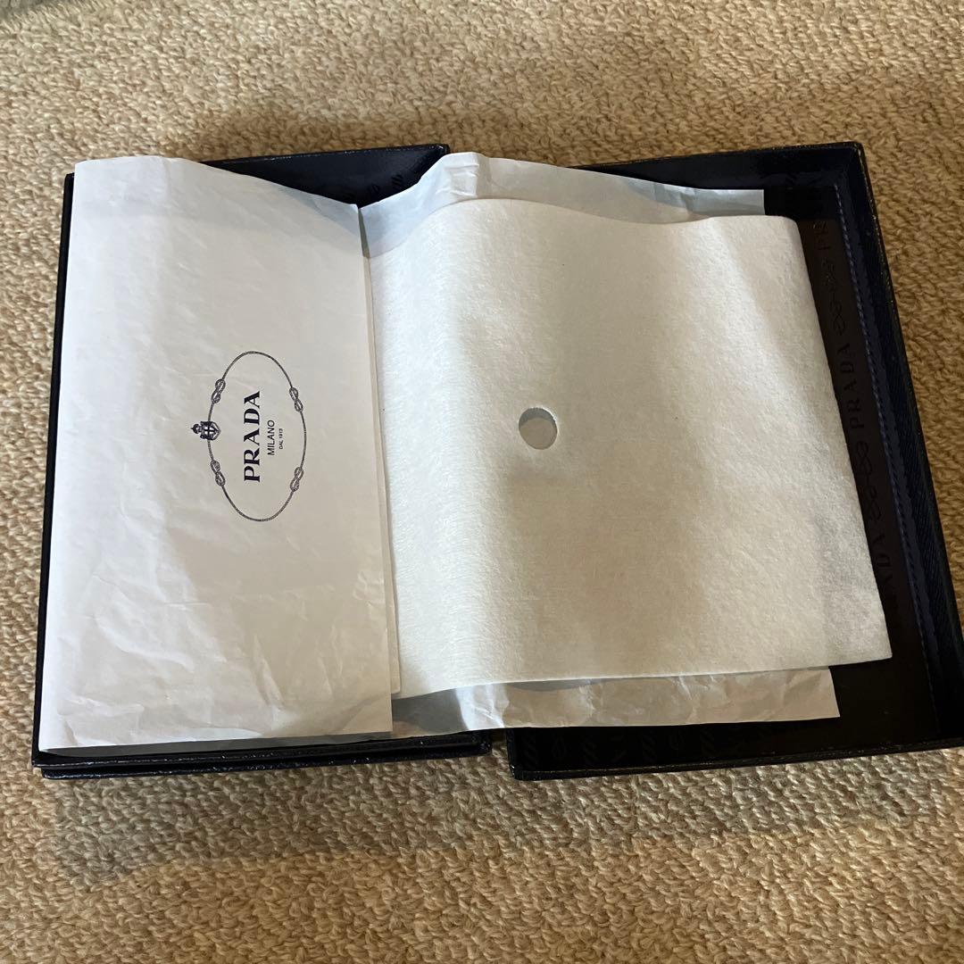 PRADA 二つ折り財布　プラダ　財布　２つ折り