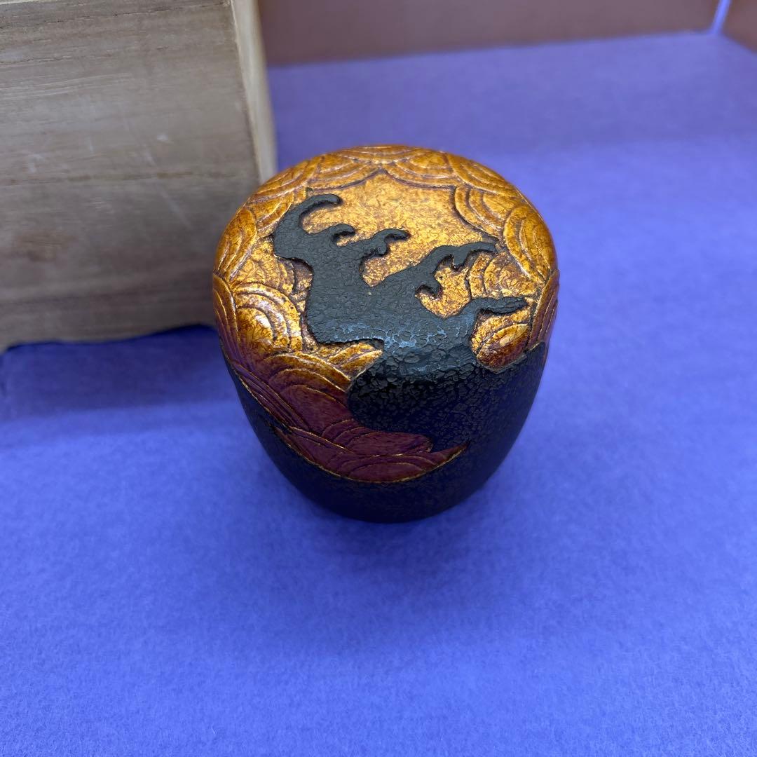 【50】鎌倉彫 金溜塗 青海波 棗 共箱附・波棗 茶道具 伝統工芸