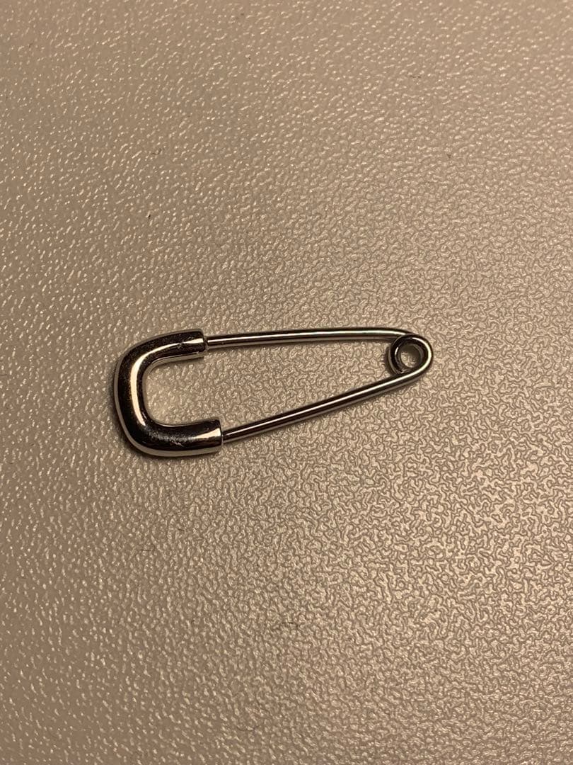 ミキモト　安全ピンモチーフ　ブローチ　K18