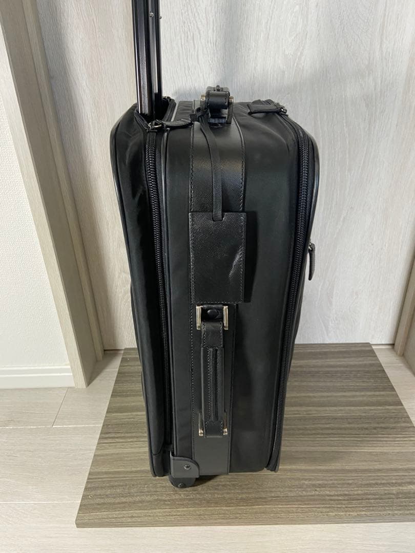 PRADA スーツケース　ナイロン　三角ロゴプレート　キャリーケース　黒　レザー