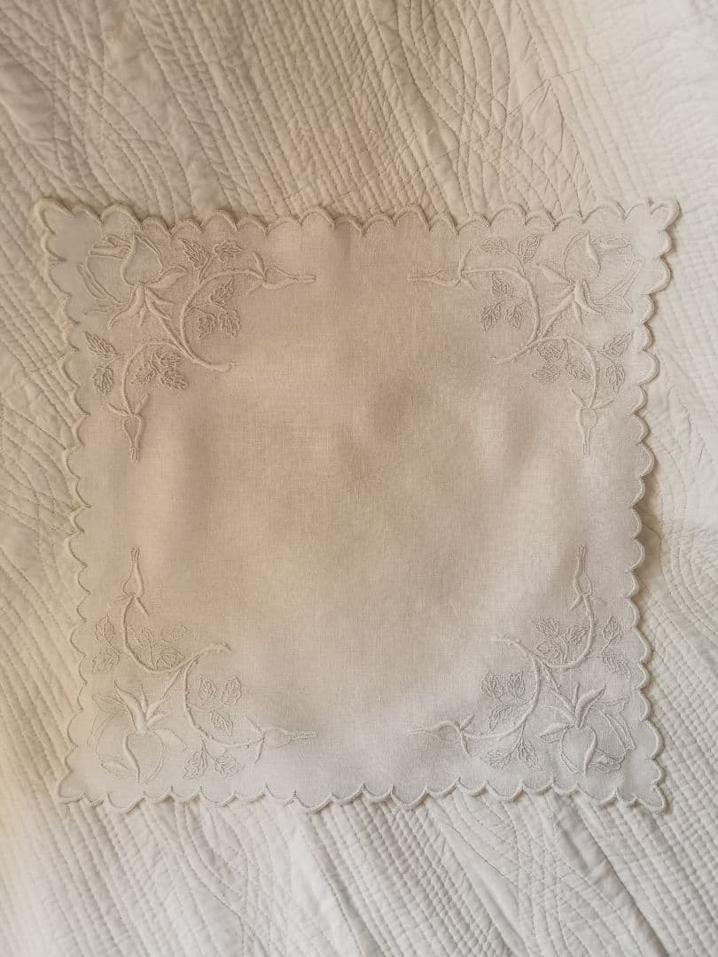 アンティーク フランス オールドローズ ホワイト刺繍 スカラップリネンクロス