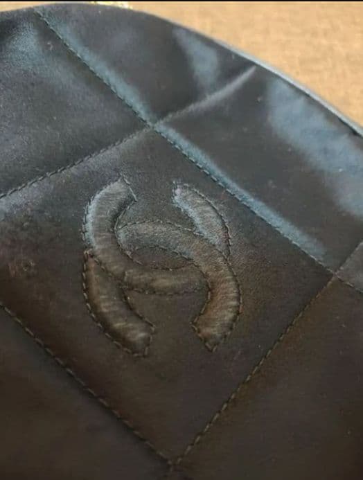 CHANEL ブラック ショルダーバッグ タッセル付き