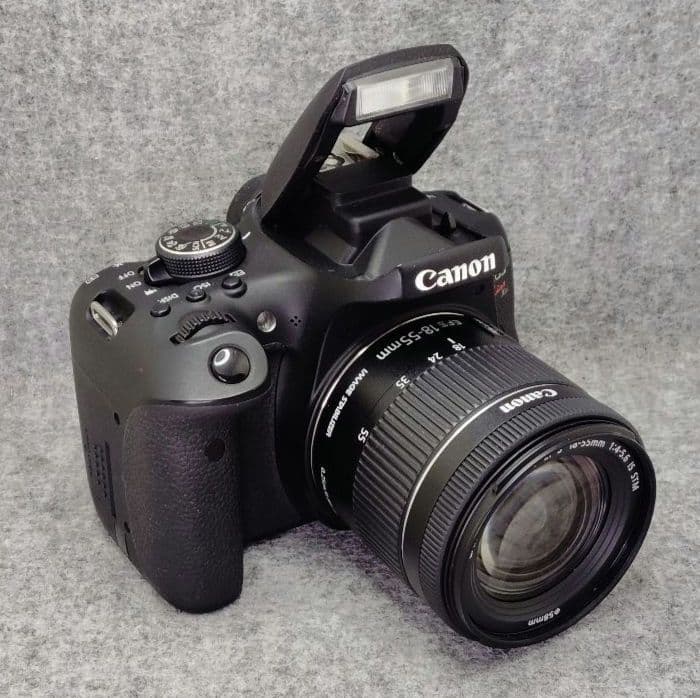 Canon EOS Kiss X８i 標準ズームレンズ付