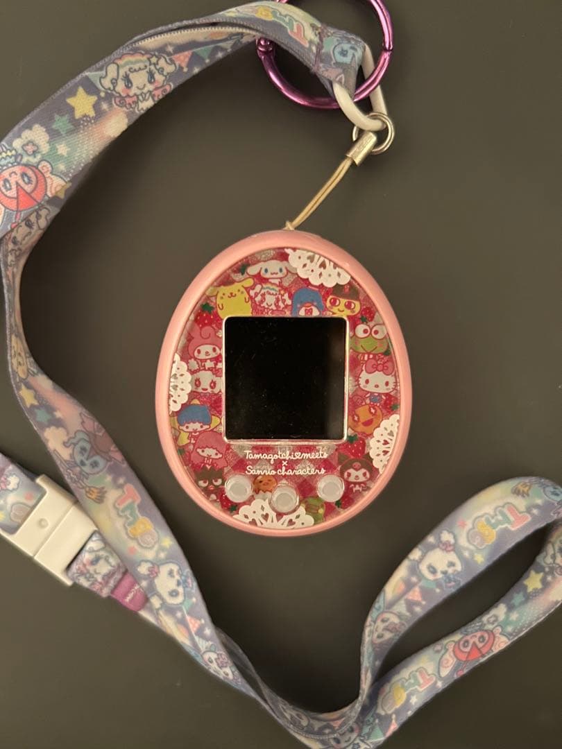 たまごっち♡みーつ　サンリオキャラクターズ　ピンク　ストラップ付き