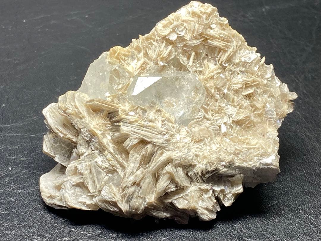 アクアマリン　マイカ　147g