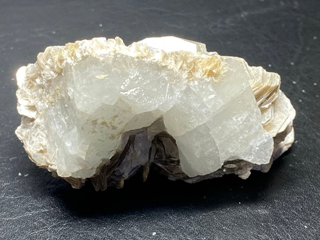 アクアマリン　マイカ　147g