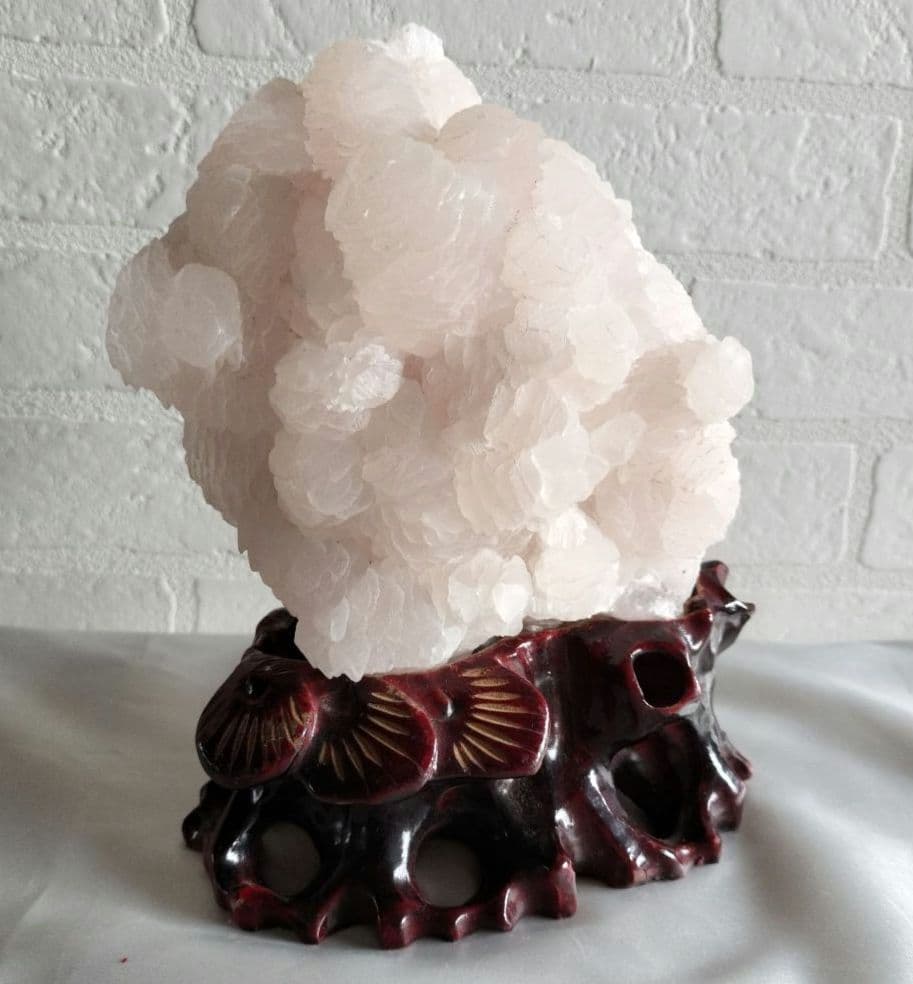 ピンクカルサイト クラスター　台座付き