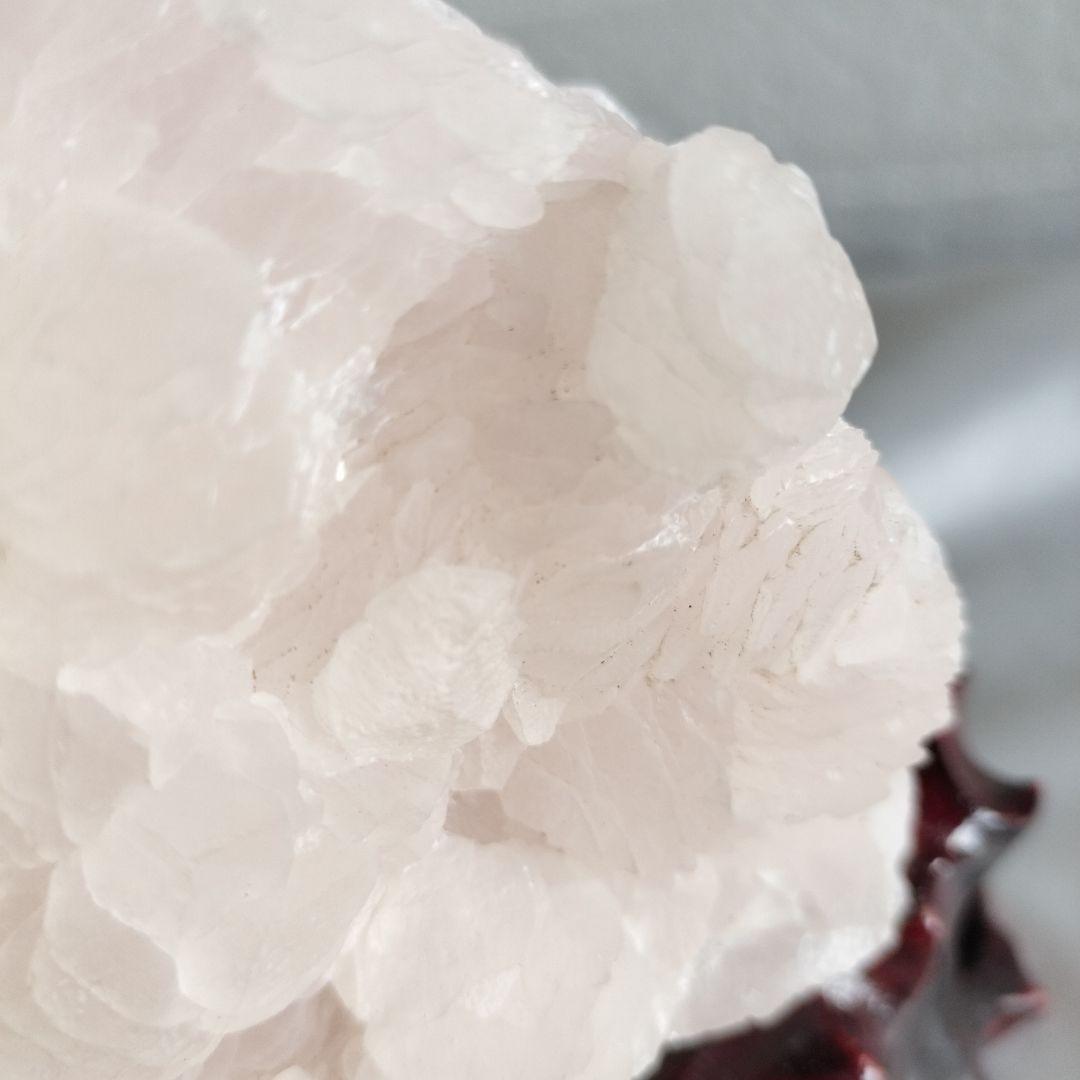 ピンクカルサイト クラスター　台座付き