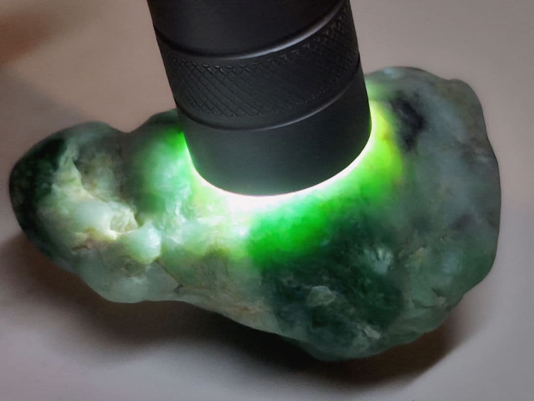 白緑 63g 翡翠 ヒスイ 原石 鑑賞石 自然石 誕生石 鉱物 鉱石 水石