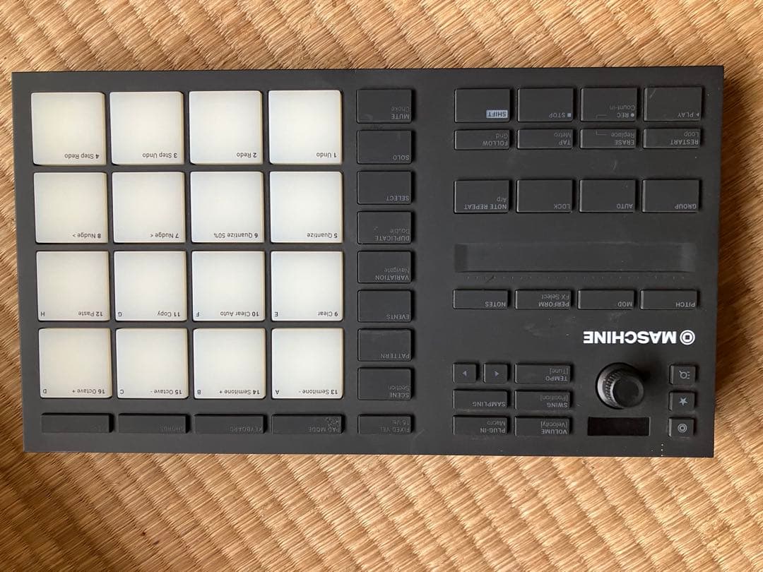 未使用Native Instruments MASCHINE Mikro MK3