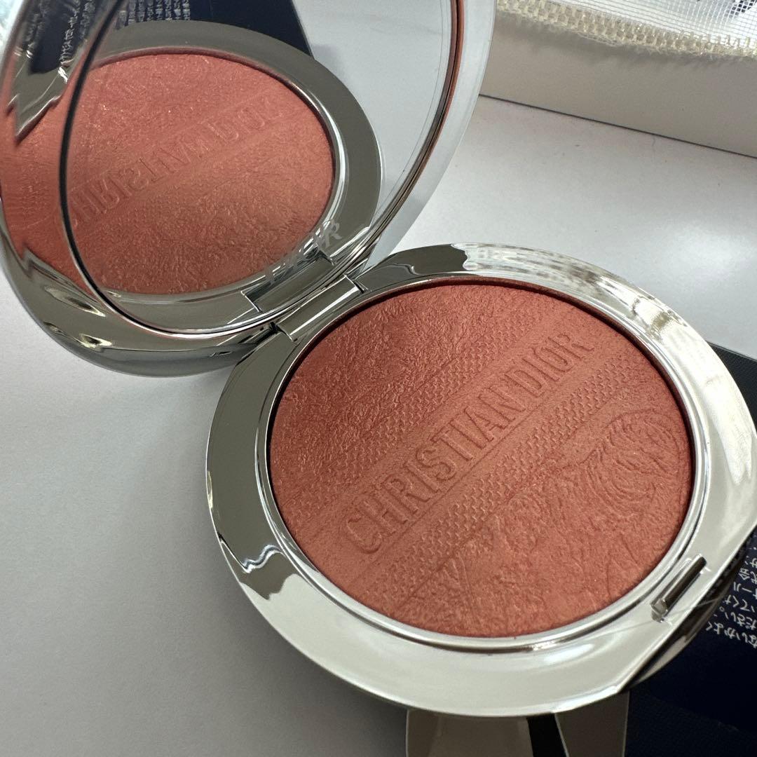 ディオールスキンフォーエバーグロウ　ルミナイザー004コーラルグロウ