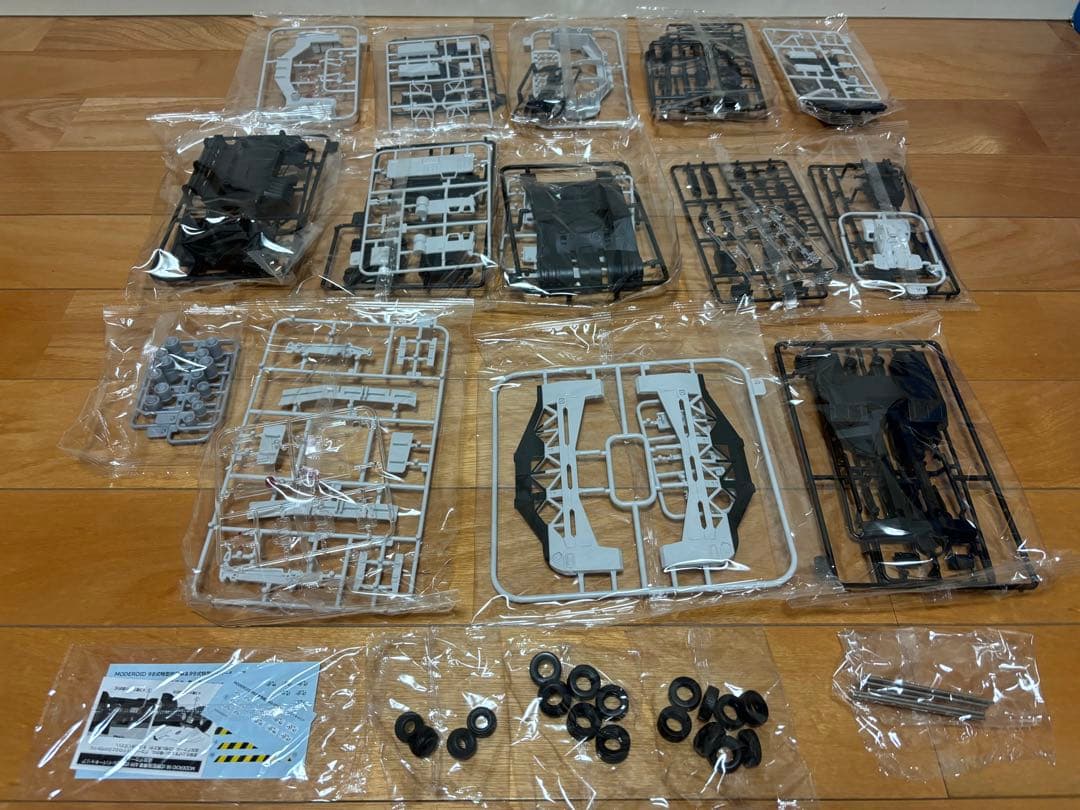 MODEROID 1/60 98式特型指揮車&99式特型レイバーキャリア 未組立