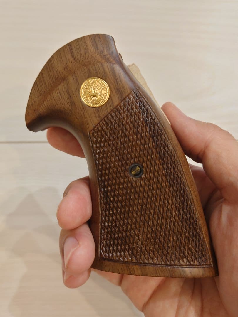 コクサイ コルトパイソン用 木製グリップ