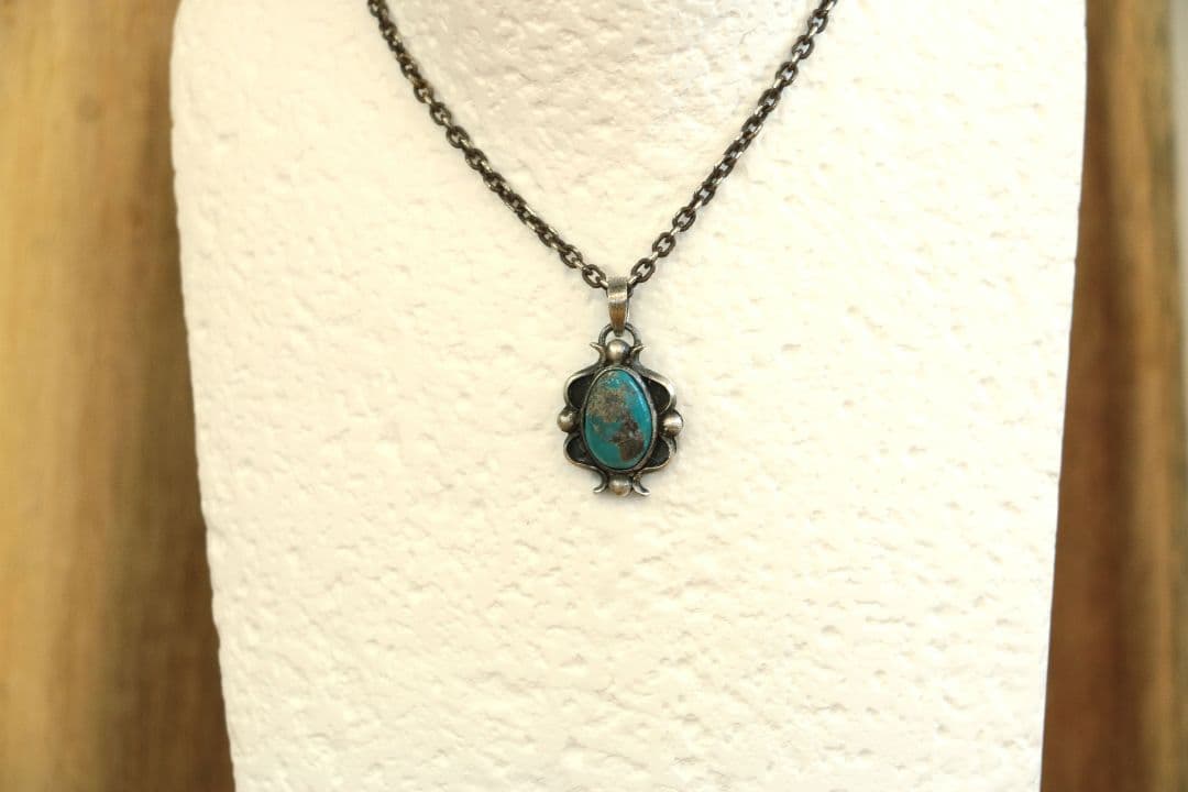 アリゾナ産ターコイズペンダント ハンドメイド インディアンジュエリー風