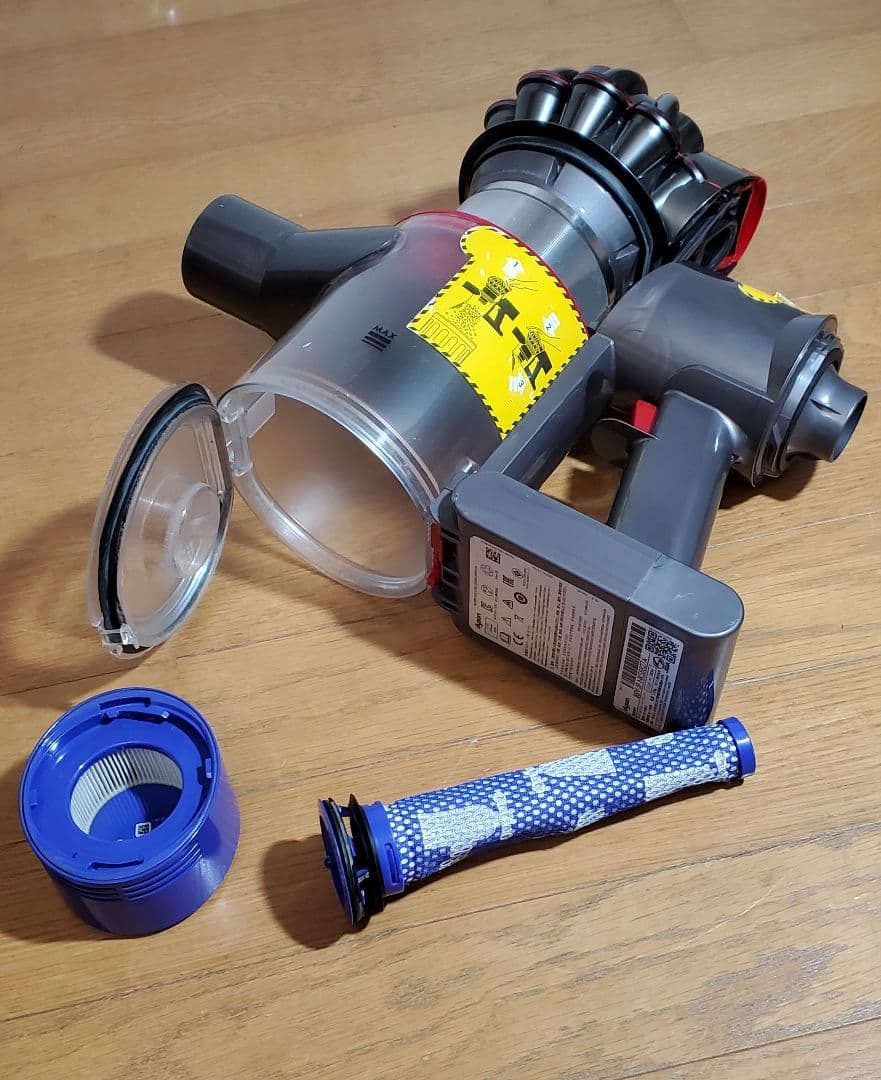 ダイソン SV11　 掃除機本体・レッドパイプ含2本・ノズル付、壁掛け　掃除機