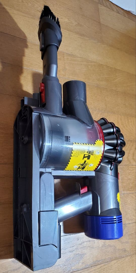 ダイソン SV11　 掃除機本体・レッドパイプ含2本・ノズル付、壁掛け　掃除機