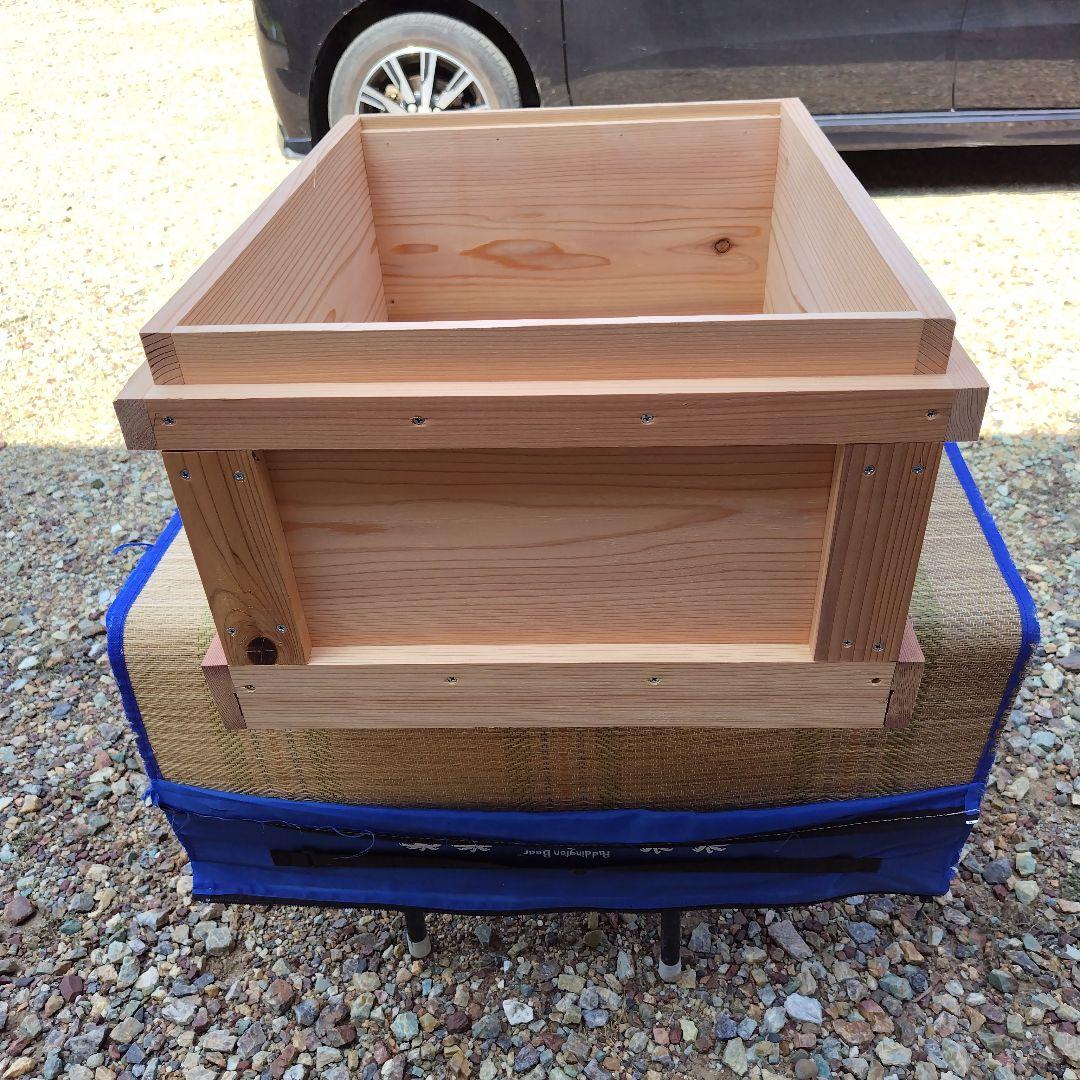 西洋蜜蜂の巣箱、杉板材使用 （10枚かけ）二段使用 縦54㎝✕横45✕高60です